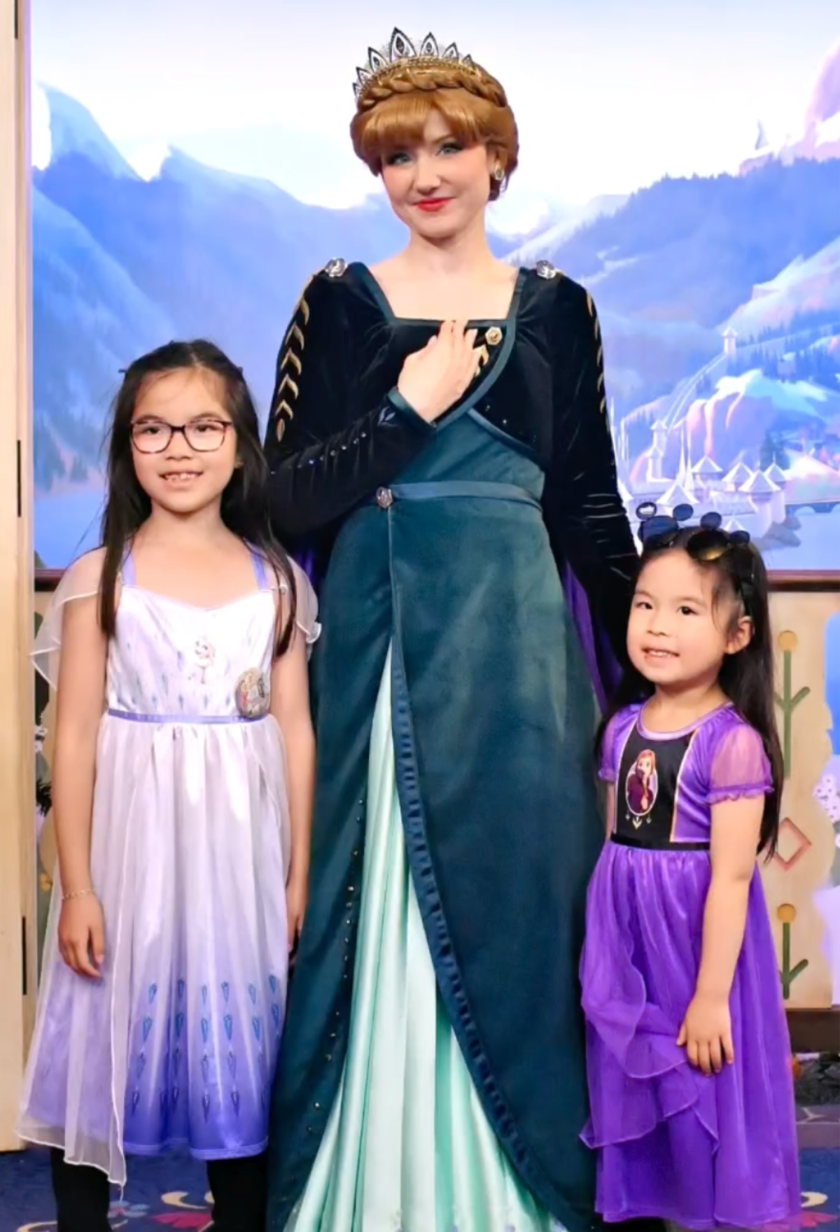 Publisher Essy Chen's kids in Disneyworld. Instagram photo