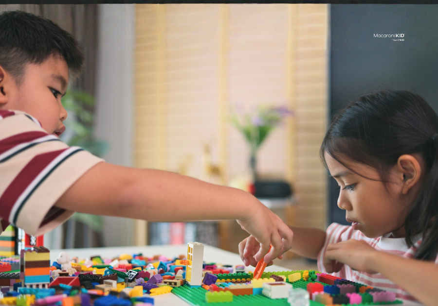 Kids playing with LEGOs -- screen free summer fun